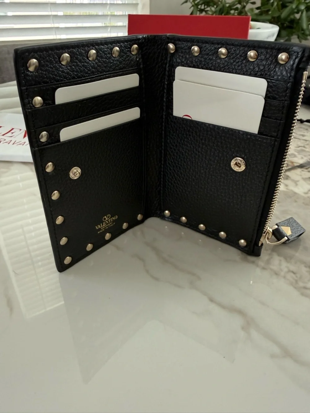 Stunning Red/ Black Valentino Garavani wallet - Picture 13 of 13